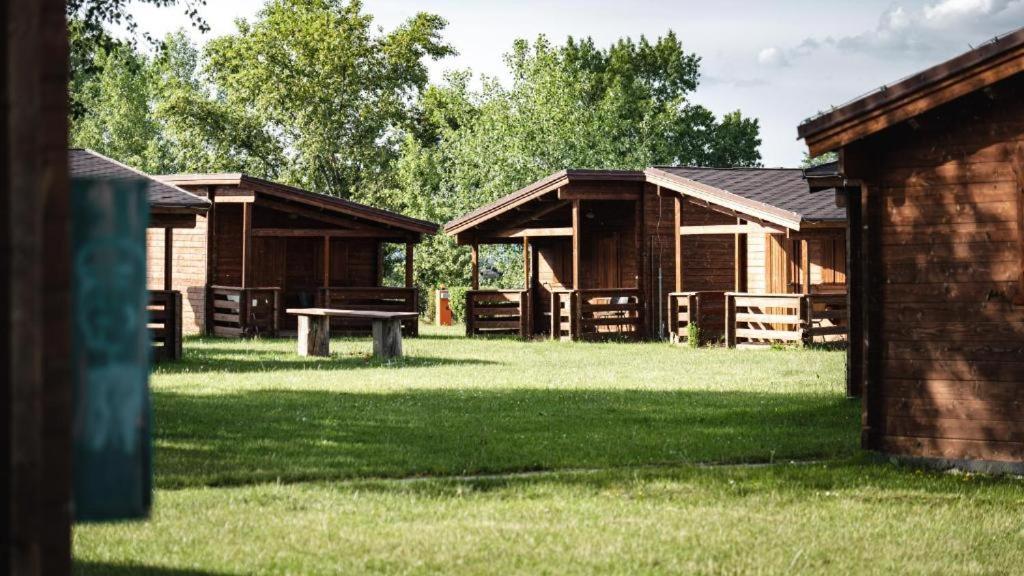 Camping Divoka Voda บราติสลาวา ภายนอก รูปภาพ