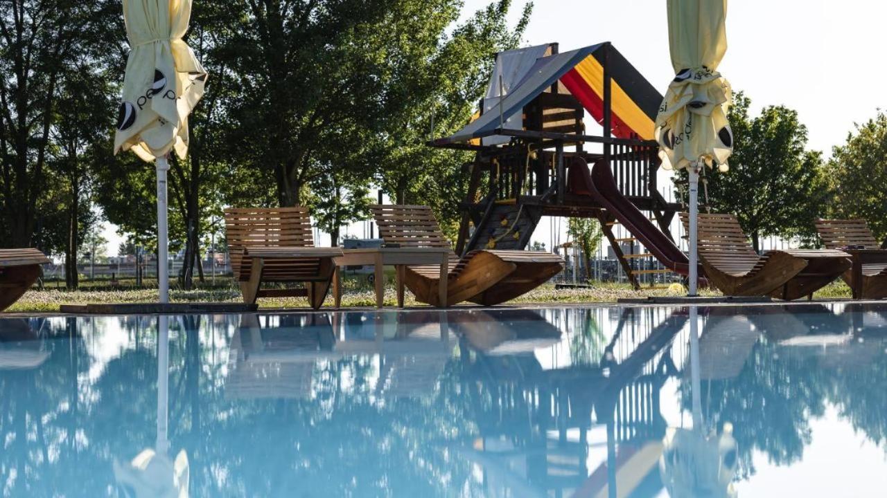 Camping Divoka Voda บราติสลาวา ภายนอก รูปภาพ